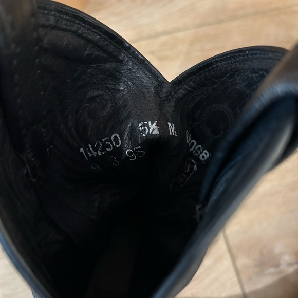 Black Western Cowboy Boots fits ladies size 6.5. - Picture 5 of 9